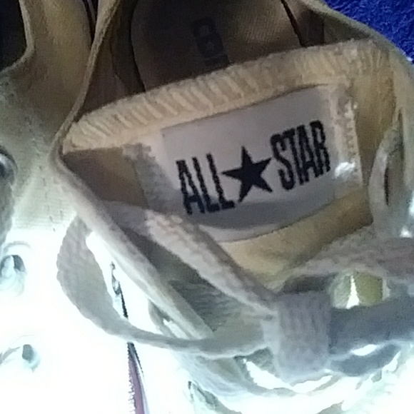 Converse sneakers or cream & red chucks - Picture 2 of 5